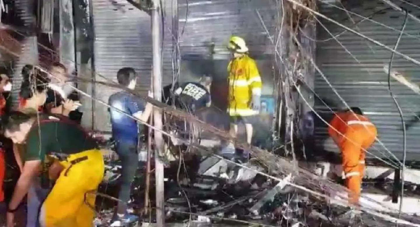 Two workers injured by fumes as fire hits Bangkok photo shop Two workers injured by fumes as fire hits Bangkok photo shop