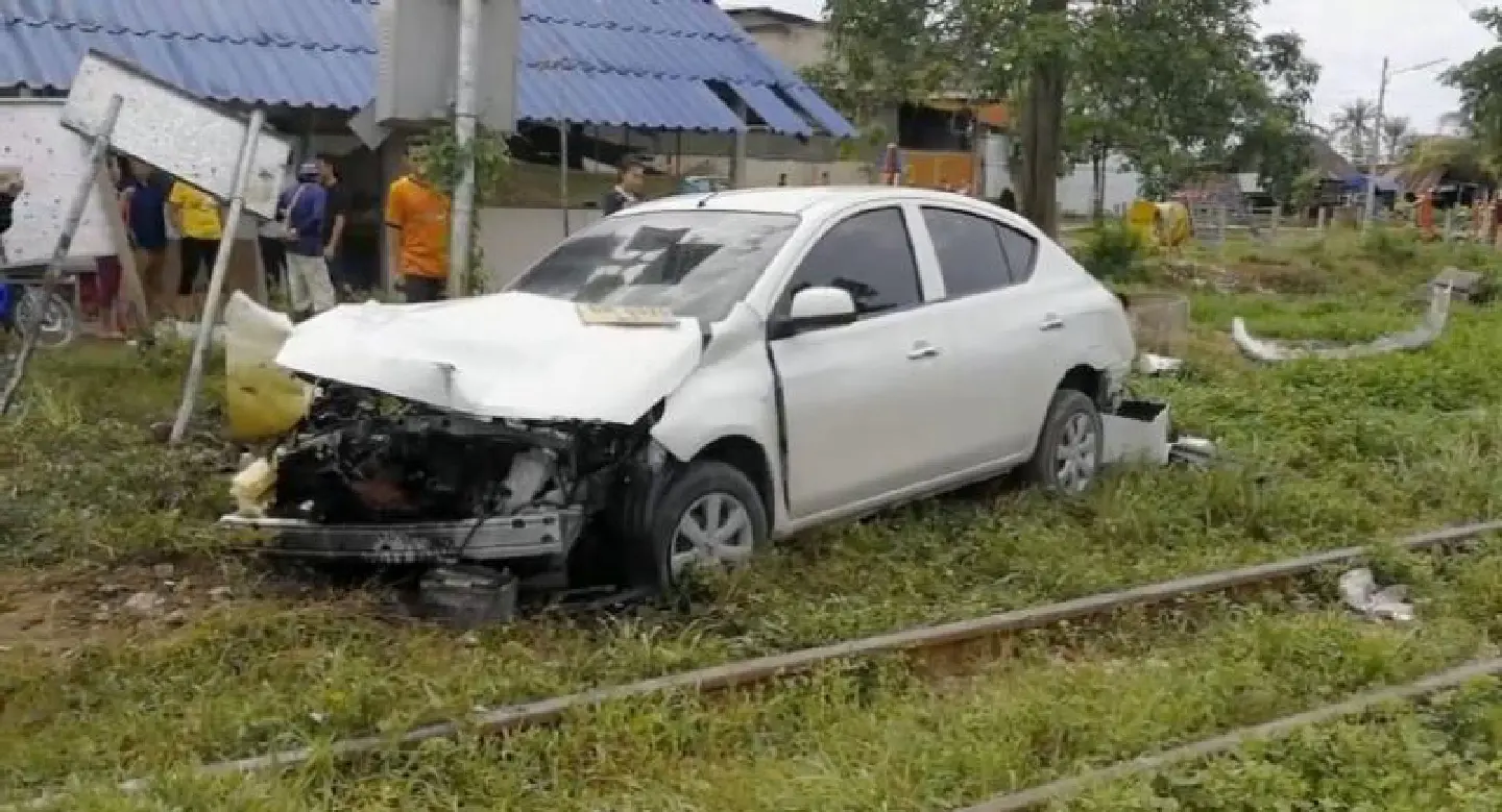 Train injures driver in Songkhla Train injures driver in Songkhla