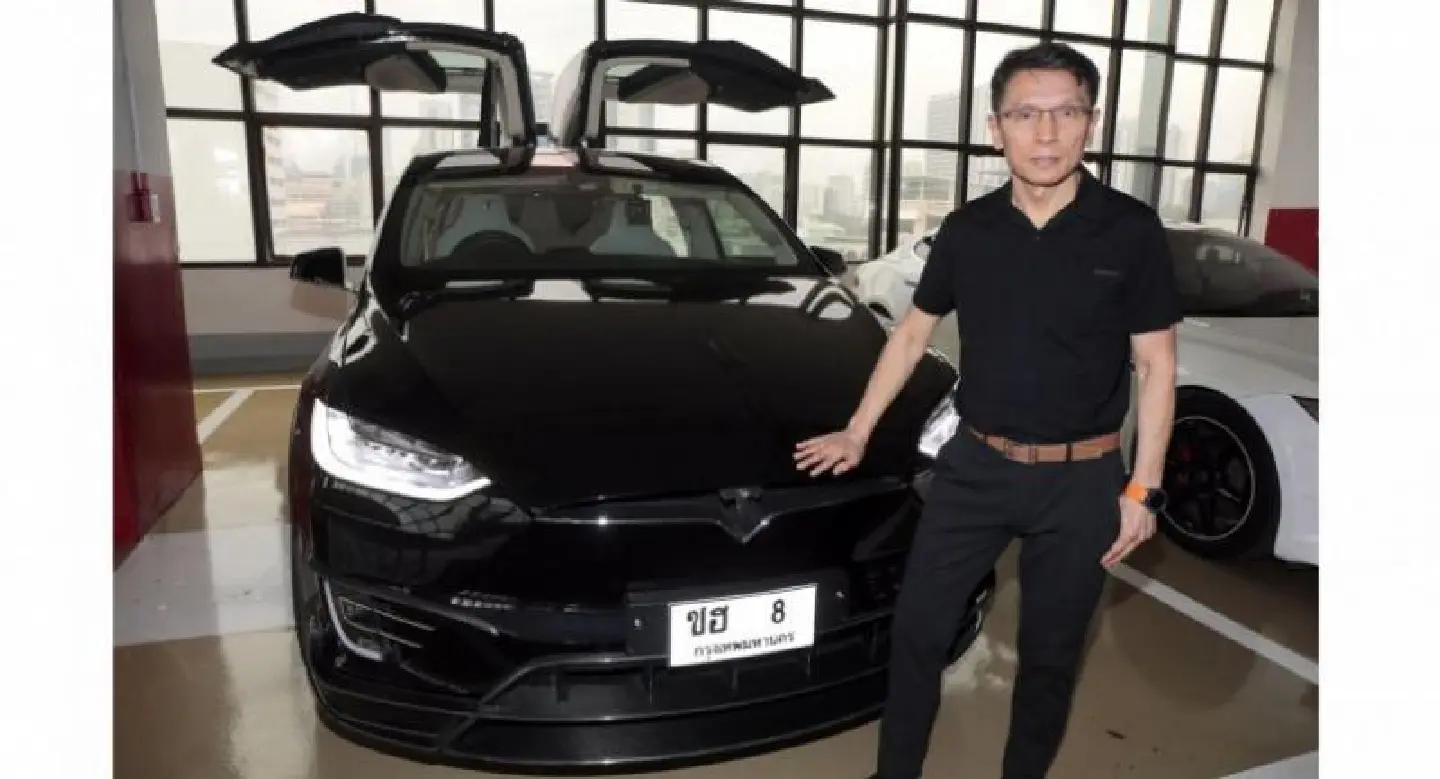 Proud Tesla owner recounts experience driving a fully electric vehicle Proud Tesla owner recounts experience driving a fully electric vehicle