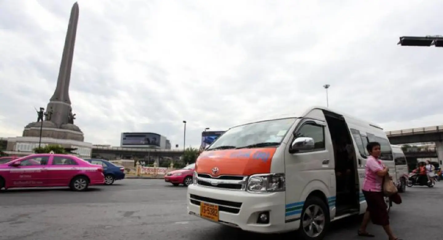 Removal of vans to proceed, despite strike threat