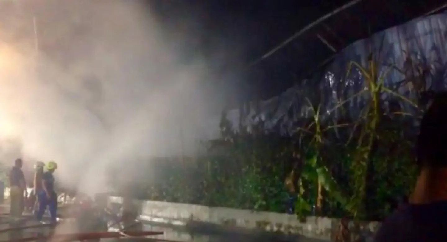Office furniture warehouse in Bangkok burns down Office furniture warehouse in Bangkok burns down