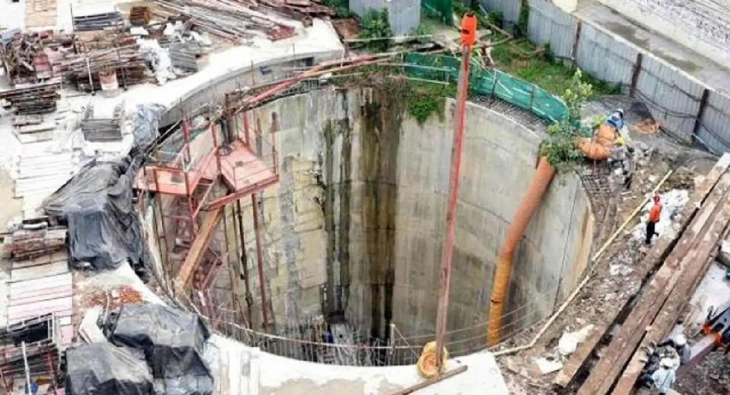 BMA governor inspects delayed Pattanakarn tunnel project BMA governor inspects delayed Pattanakarn tunnel project