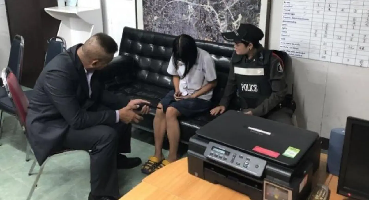 Chiang Mai teen saved from suicidal bridge jump Chiang Mai teen saved from suicidal bridge jump
