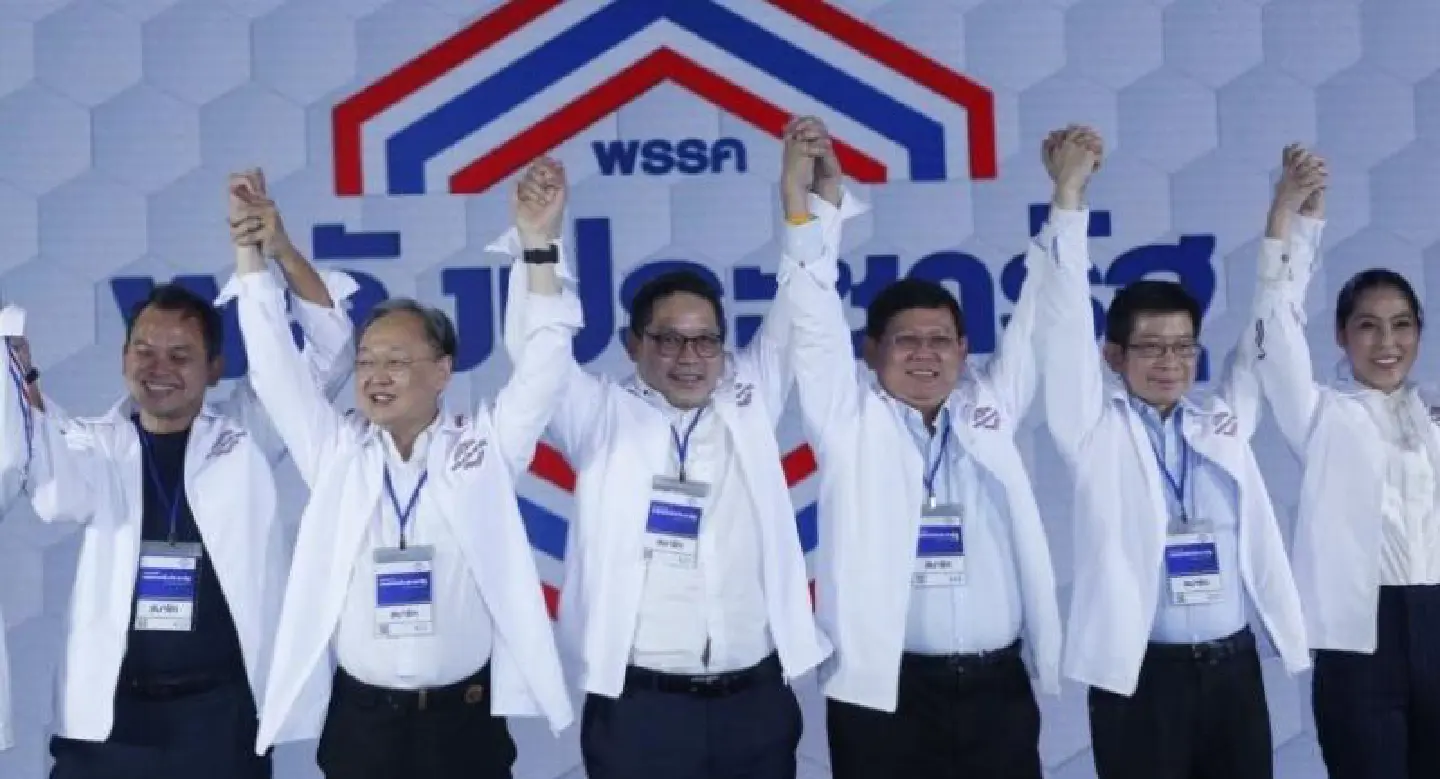 Cabinet members defy calls to quit over party move