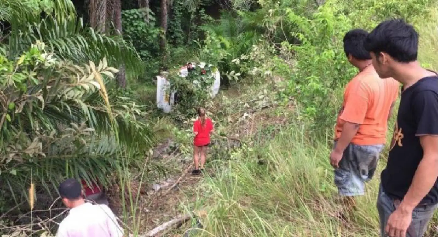 Ten injured in Krabi minivan accident Ten injured in Krabi minivan accident