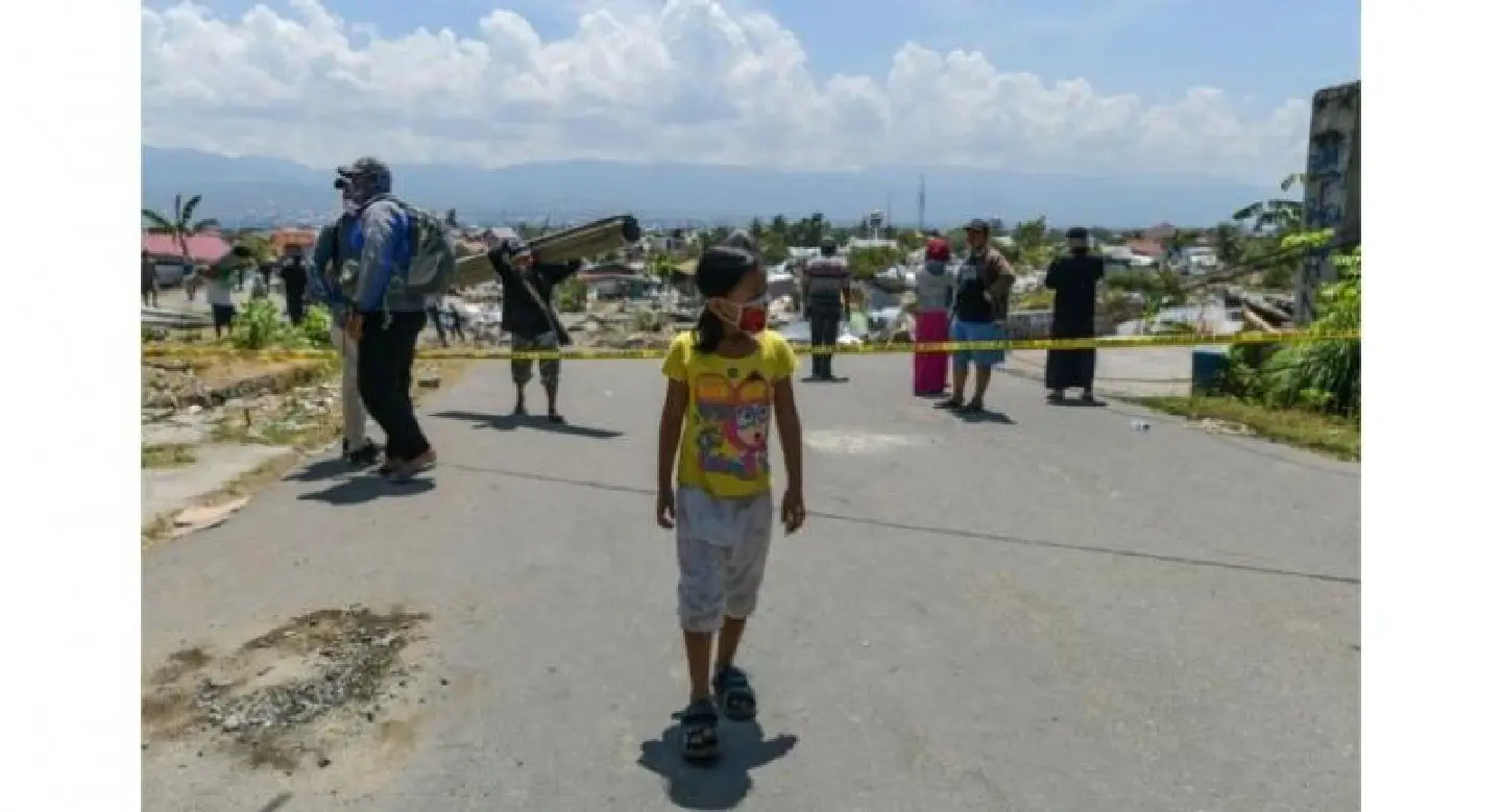 Sulawesi quake: Tens of thousands of children among survivors desperate for aid Sulawesi quake: Tens of thousands of children among survivors desperate for aid