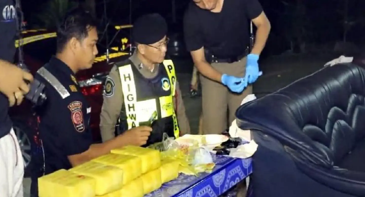 Car chase in Chumphon ends with meth seizure Car chase in Chumphon ends with meth seizure