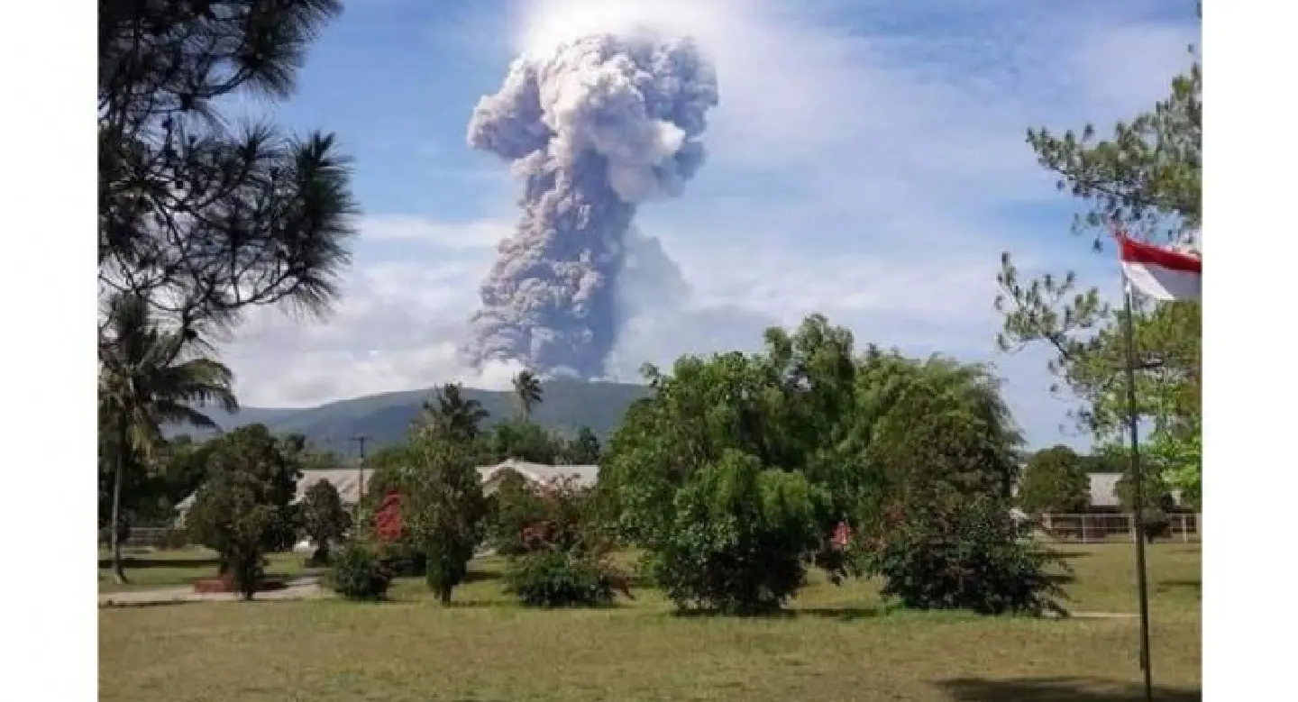 North Sulawesi's Mt Soputan erupts, status raised to 'Alert' North Sulawesi's Mt Soputan erupts, status raised to 'Alert'