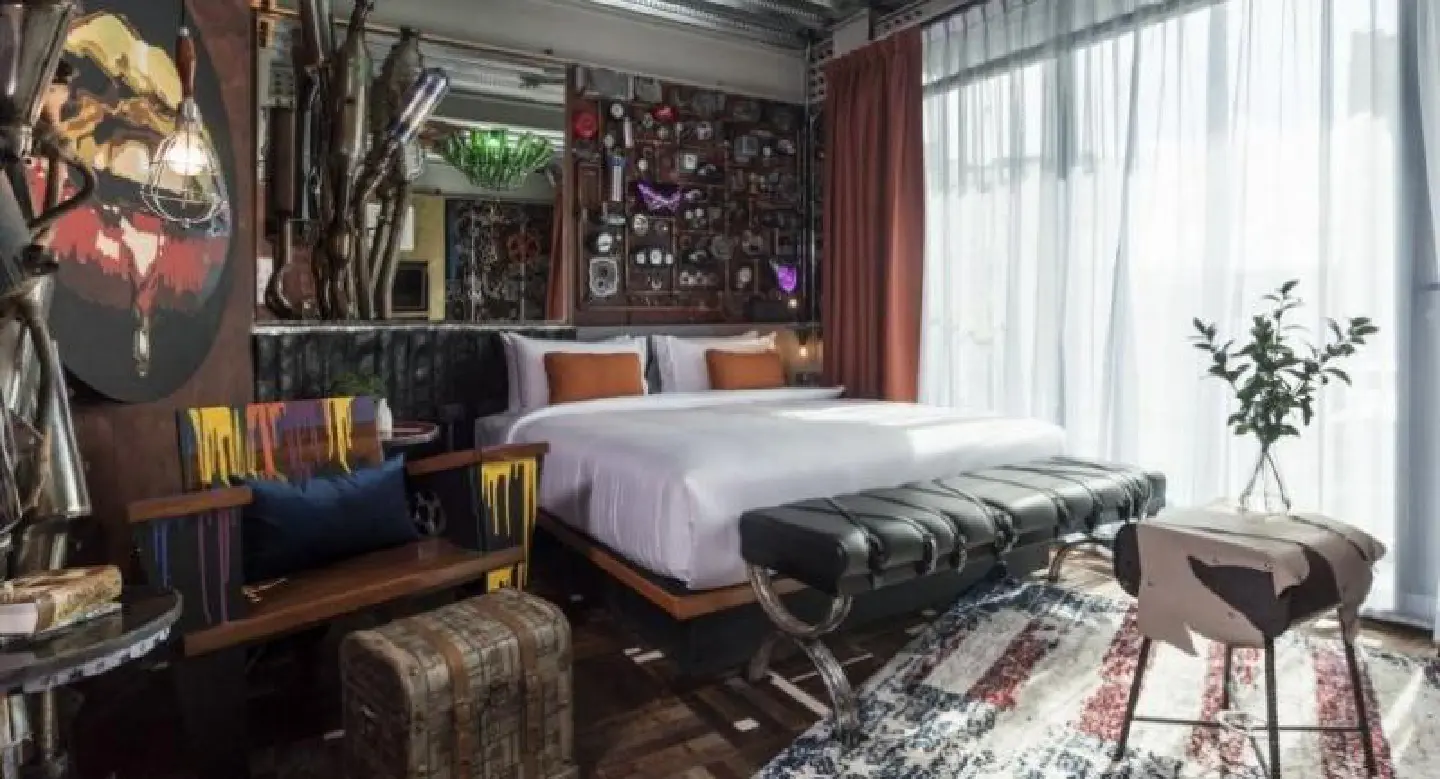 Love cars? Book a room at ‘the Garage’ Love cars? Book a room at ‘the Garage’