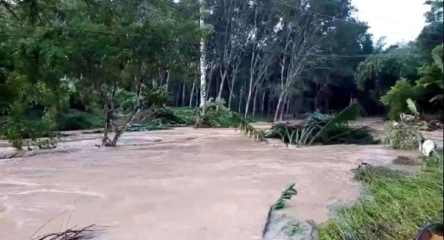 Three Krabi districts hit with flash floods Three Krabi districts hit with flash floods