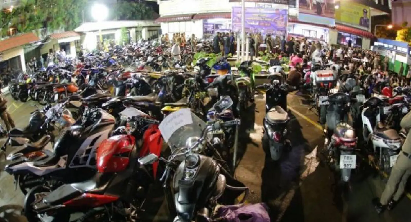 82 motorcyclists arrested in Bangkok in road racing clampdown 82 motorcyclists arrested in Bangkok in road racing clampdown