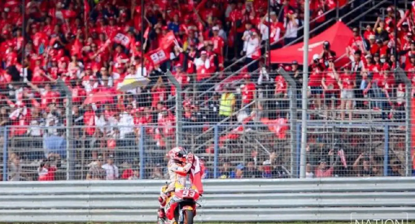 Marquez beats Dovizioso in Thai MotoGP thriller Marquez beats Dovizioso in Thai MotoGP thriller