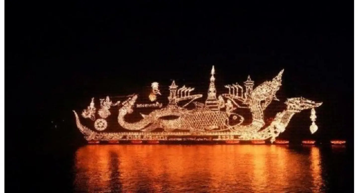 Nakhon Phanom's floating spectacle