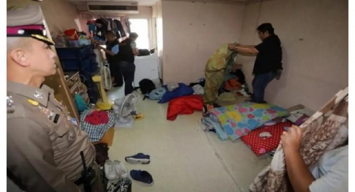 Homes raided in hunt for hotel carpark gunmen Homes raided in hunt for hotel carpark gunmen