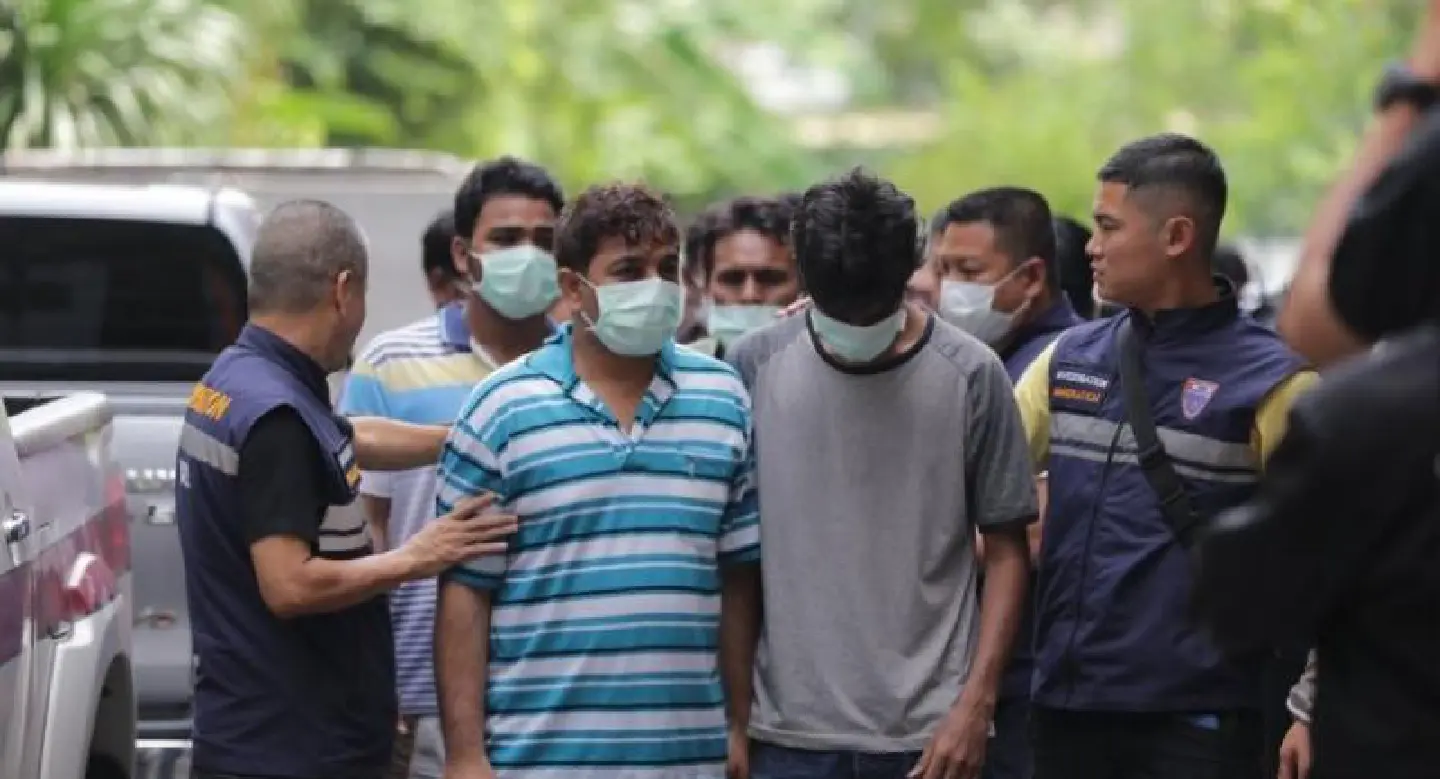 Two Pakistanis held for trafficking Two Pakistanis held for trafficking