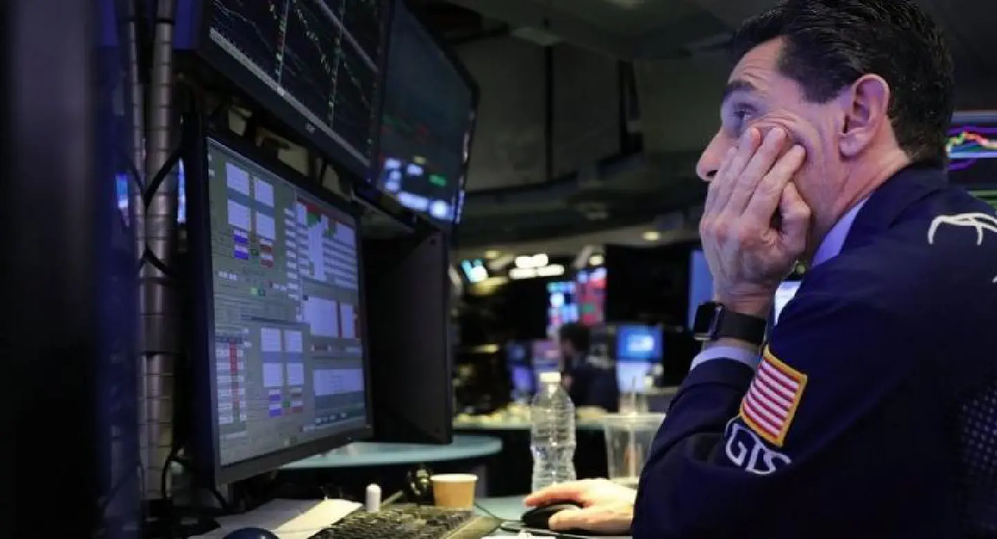 Global stocks tumble after Trump 'crazy' Fed comment Global stocks tumble after Trump 'crazy' Fed comment