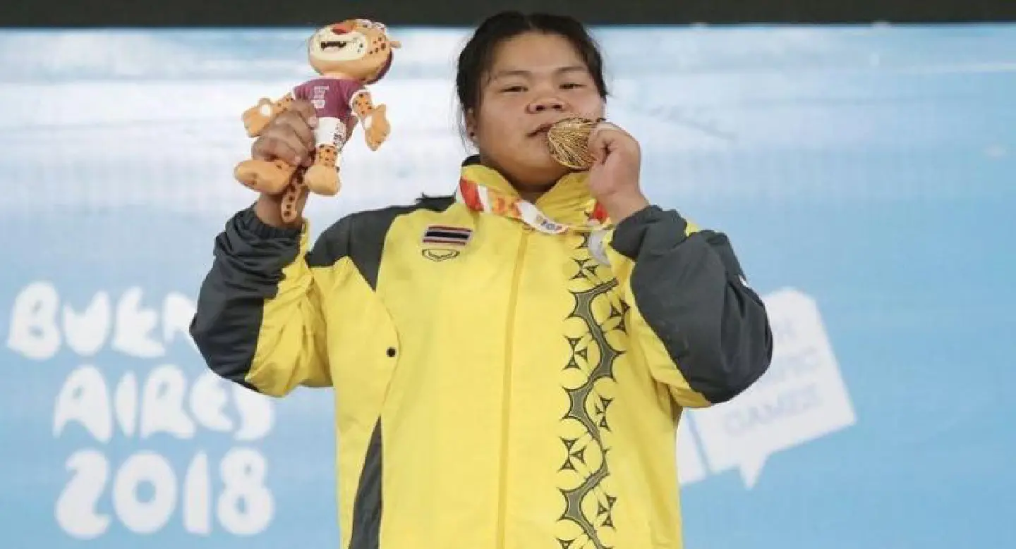 Thai weightlifter hoists gold at Youth Olympics Thai weightlifter hoists gold at Youth Olympics