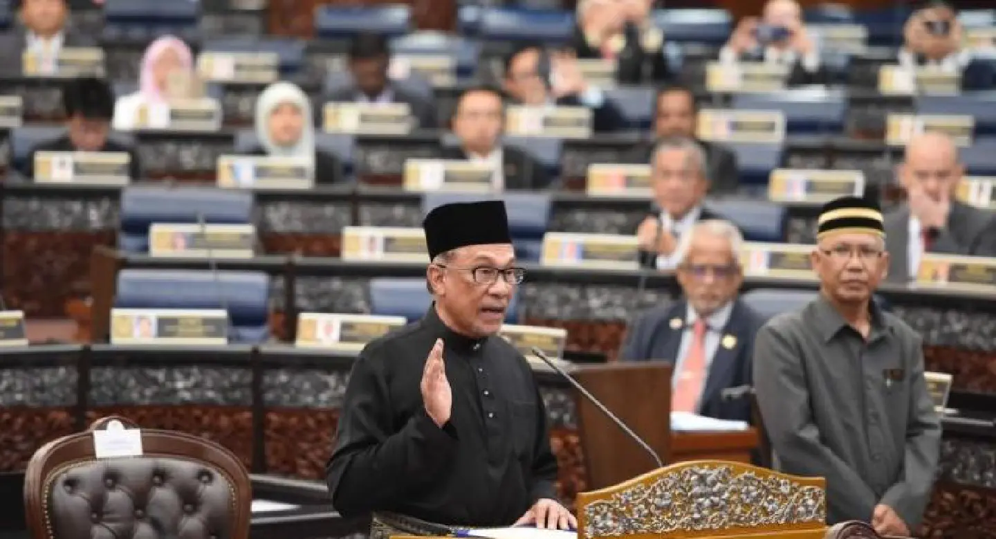 Malaysian leader in waiting Anwar in triumphant return to parliament