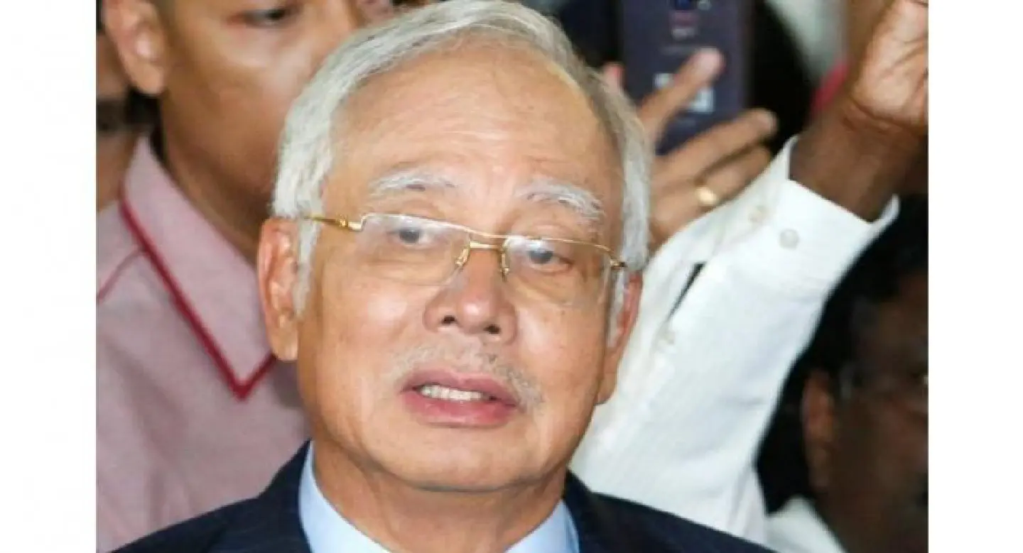 Najib leaves MACC HQ after six hours of questioning Najib leaves MACC HQ after six hours of questioning