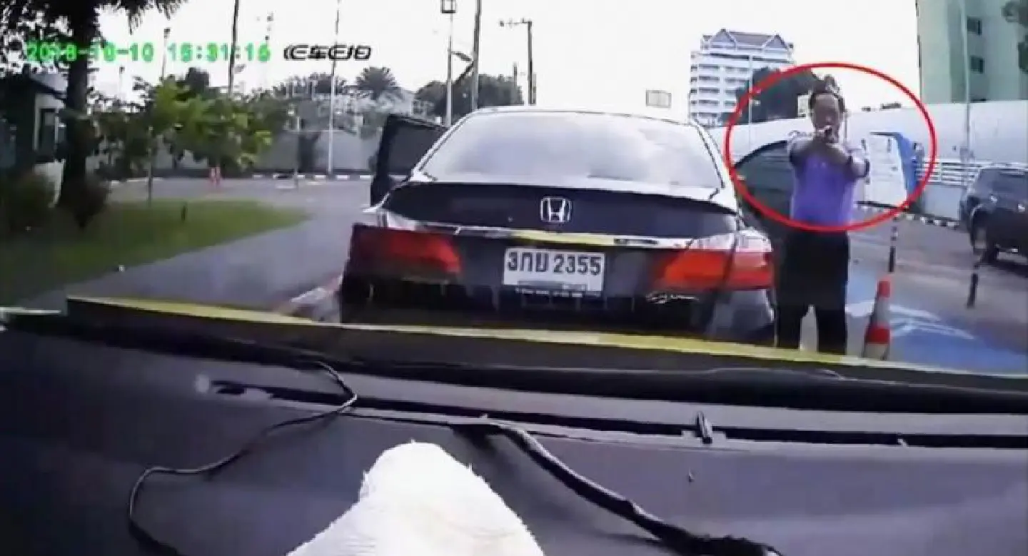 NACC executive admits pulling gun on Bangkok cabbie