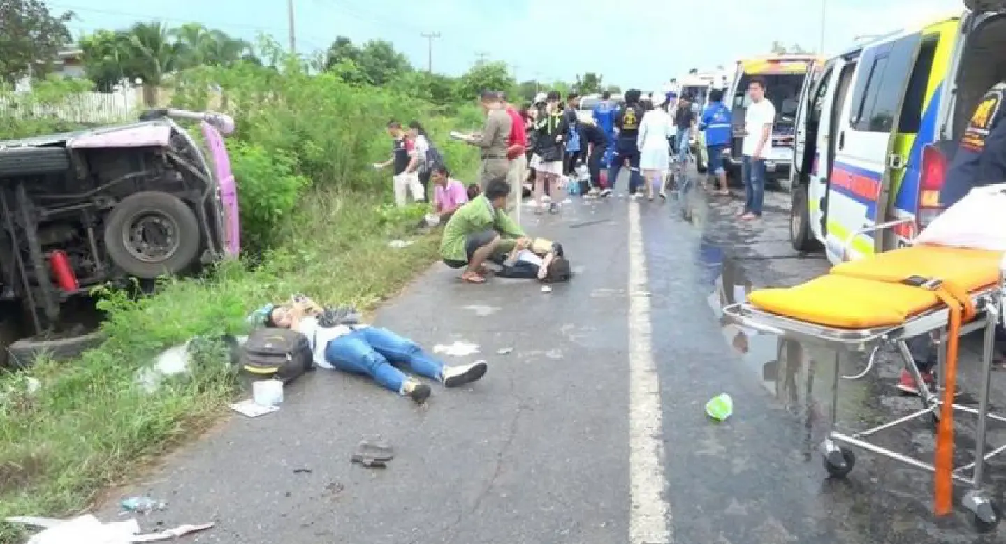 One killed, 29 injured as bus overturns on wet road One killed, 29 injured as bus overturns on wet road