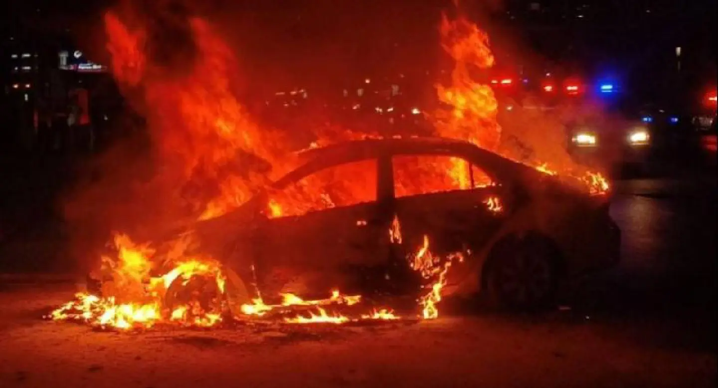 No fare after fire: Passenger flees blazing Bangkok taxi No fare after fire: Passenger flees blazing Bangkok taxi