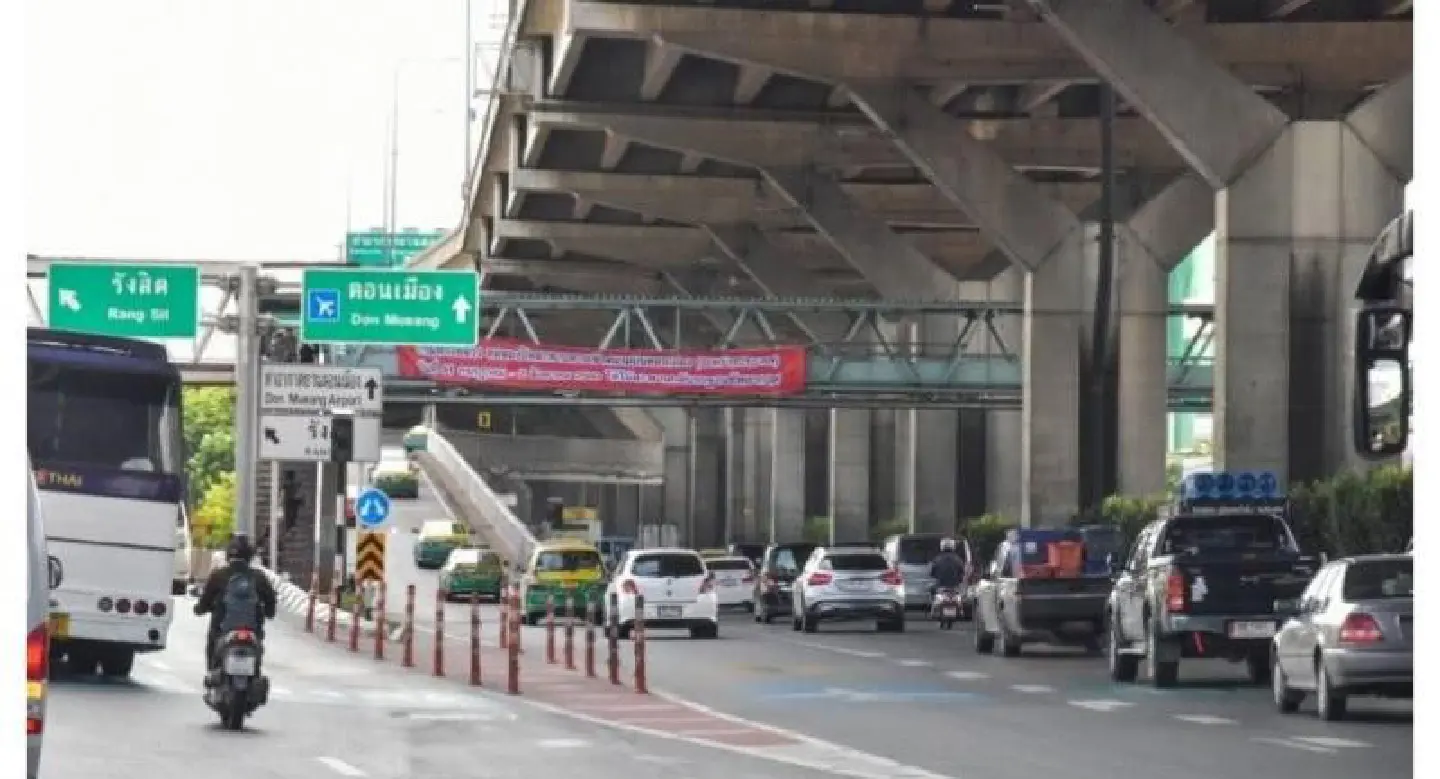 Don Mueang Airport bridge on Vibhavadi opens next month Don Mueang Airport bridge on Vibhavadi opens next month