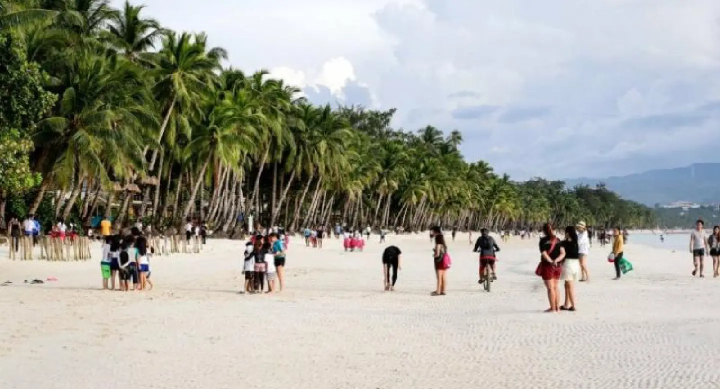 Urgent : Philippines to reopen 'cesspool' Boracay after clean up Friday