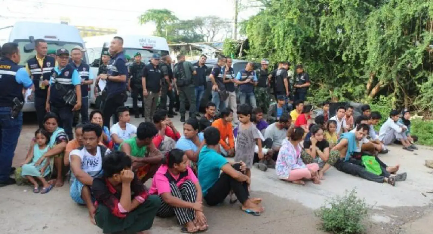 1,000 illegals nabbed in Pathum Thani 1,000 illegals nabbed in Pathum Thani