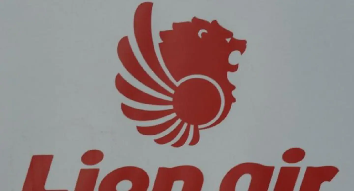 Indonesian Lion Air plane crashes into sea with 188 passengers, crew Indonesian Lion Air plane crashes into sea with 188 passengers, crew