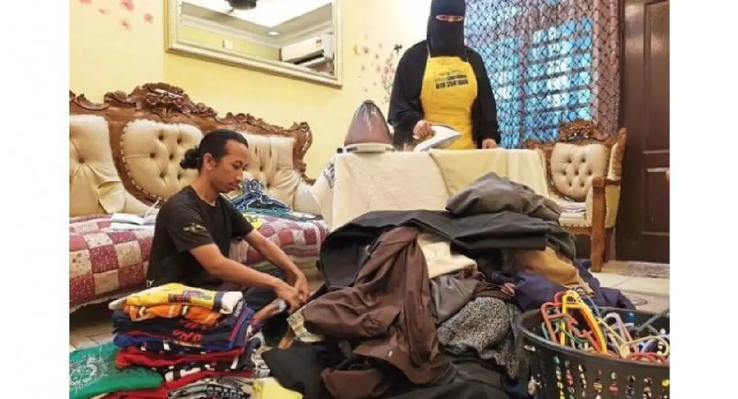 Malaysia : Couple turn hated chore into a business