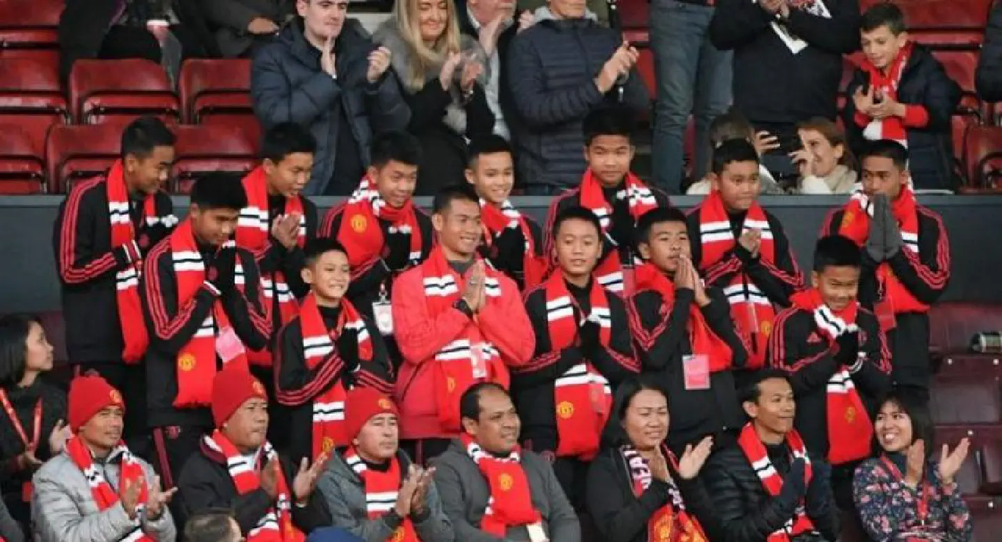 Thai cave boys get VIP treatment at Manchester United Thai cave boys get VIP treatment at Manchester United