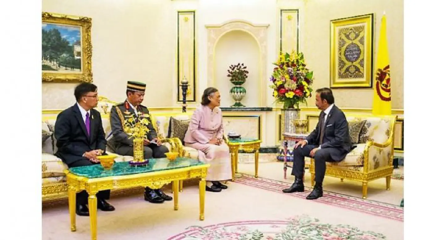 Brunei Sultan receives in audience Thai princess