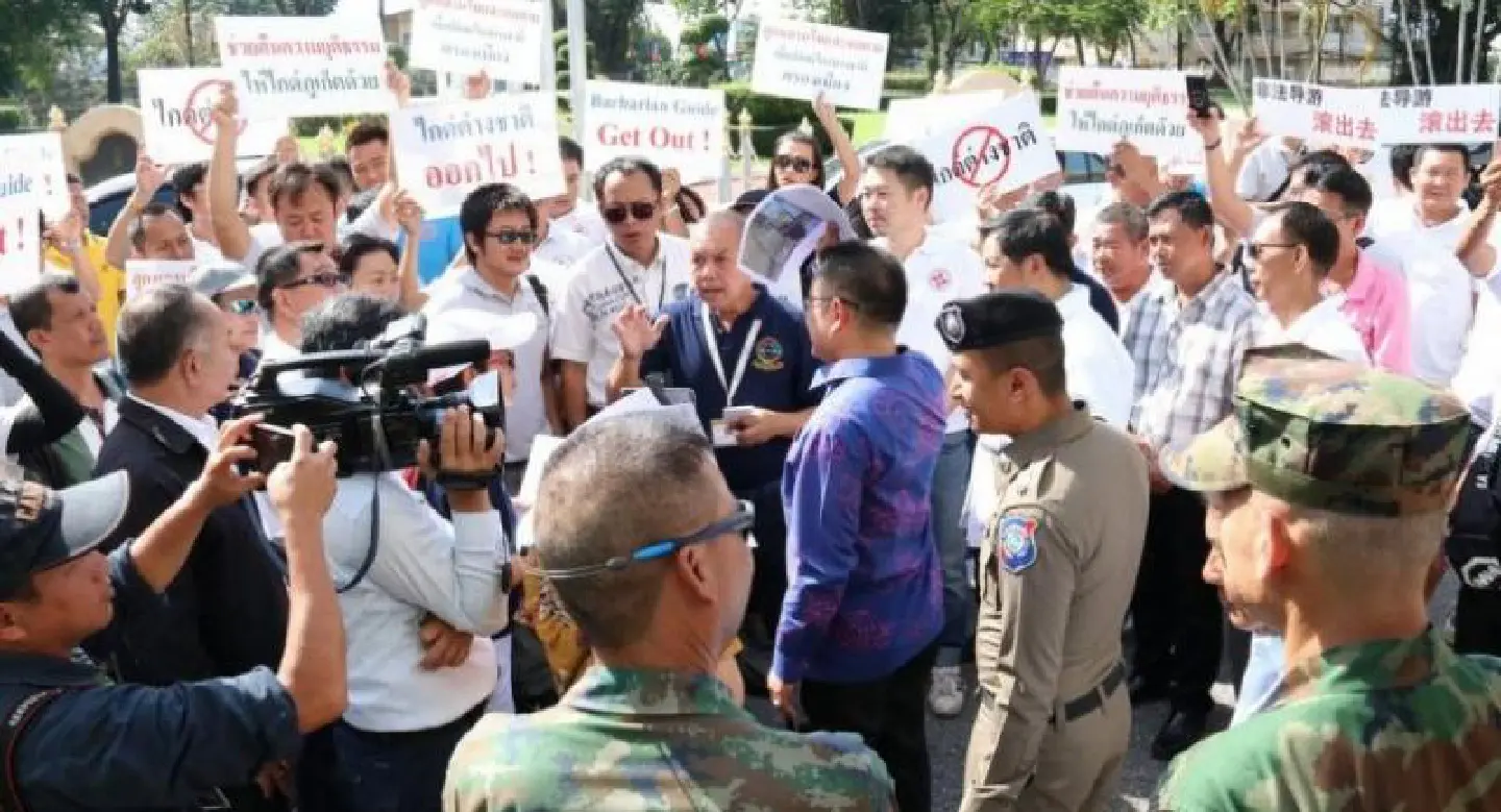 Illegal guides stealing our jobs, say Phuket tour guides