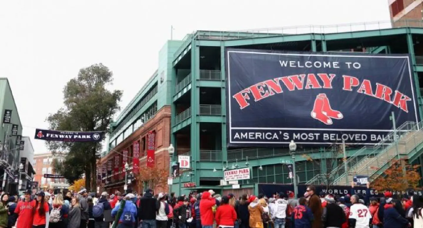 Scammer steals World Series ticket via Instagram photo