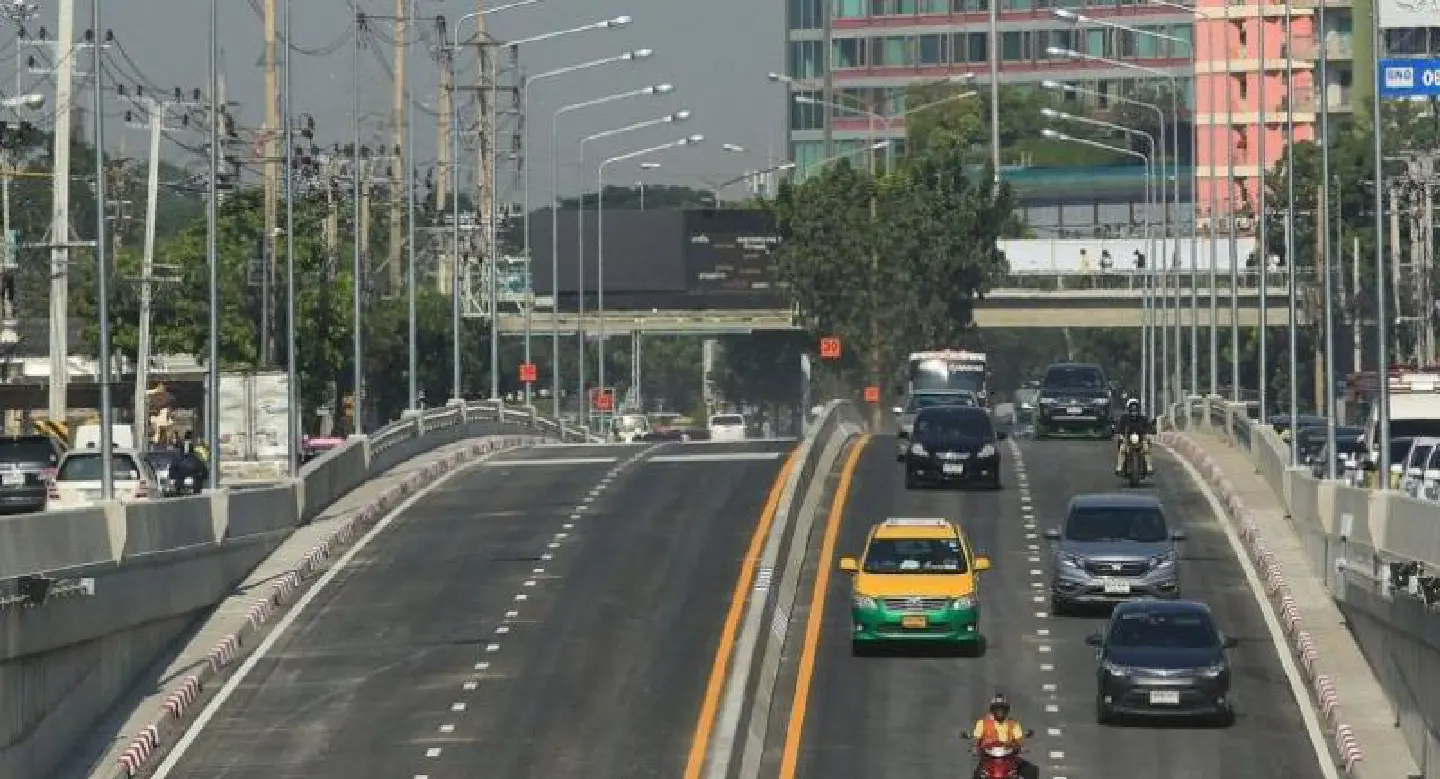 Ratchayothin underpass opens