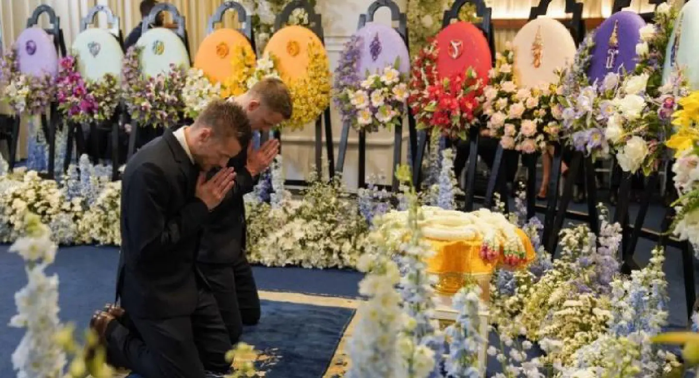 Leicester attend Vichai funeral for second day running (photo gallery) Leicester attend Vichai funeral for second day running (photo gallery)