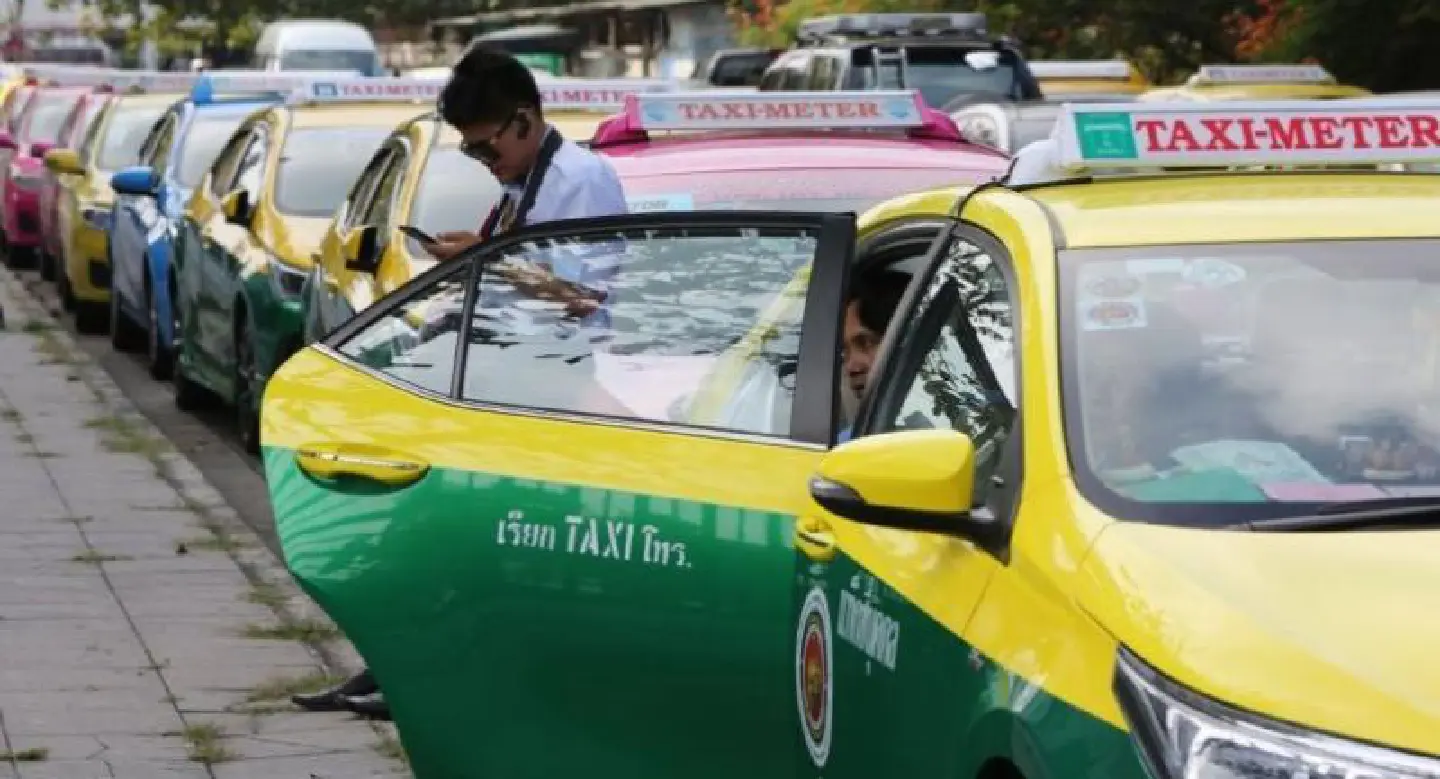 Taxi operators want new rates to apply to all cabs