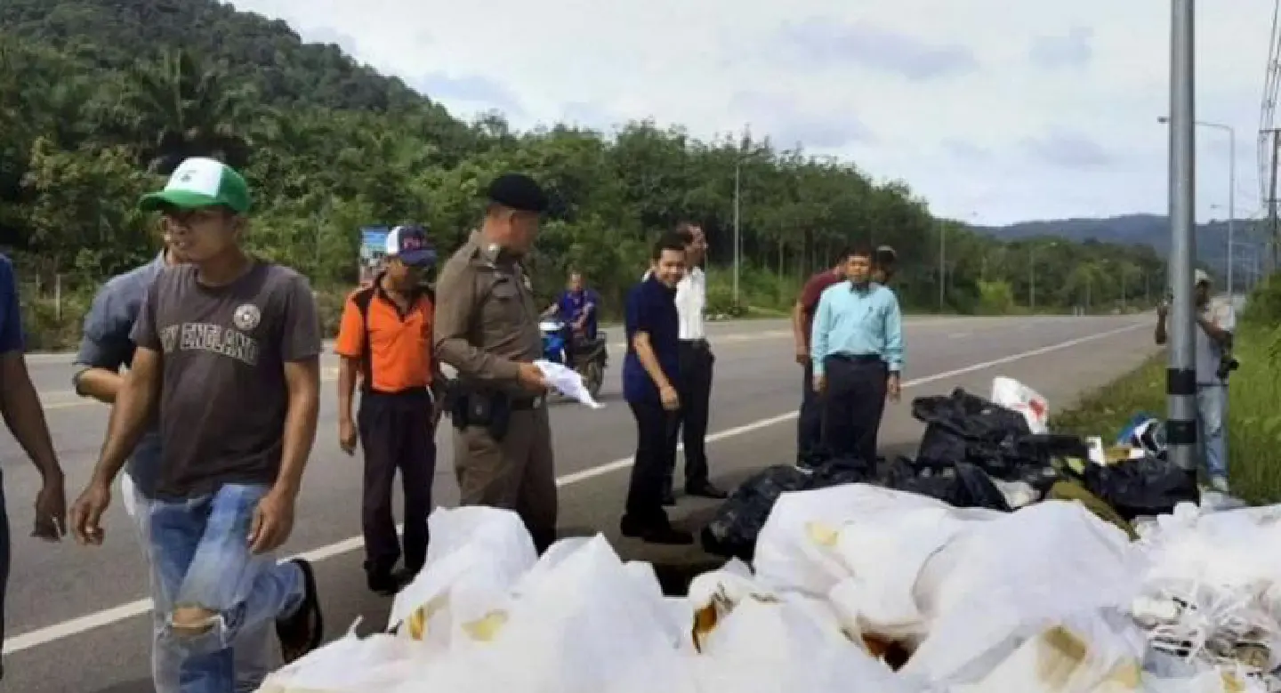 Krabi hotel accused of dumping garbage at roadside Krabi hotel accused of dumping garbage at roadside