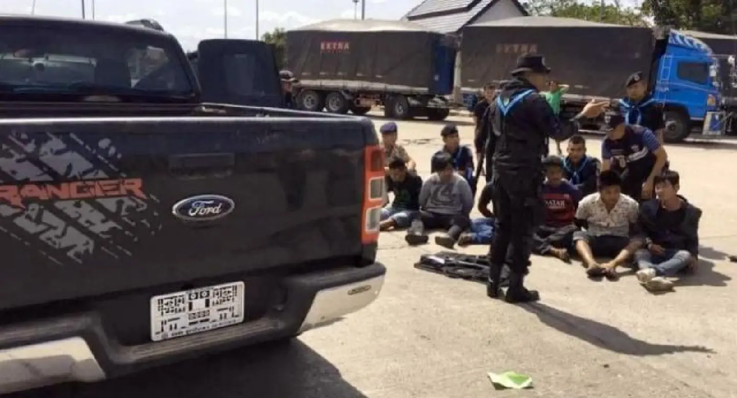 Five arrested after queue-cutting incident at Thai-Lao bridge Five arrested after queue-cutting incident at Thai-Lao bridge