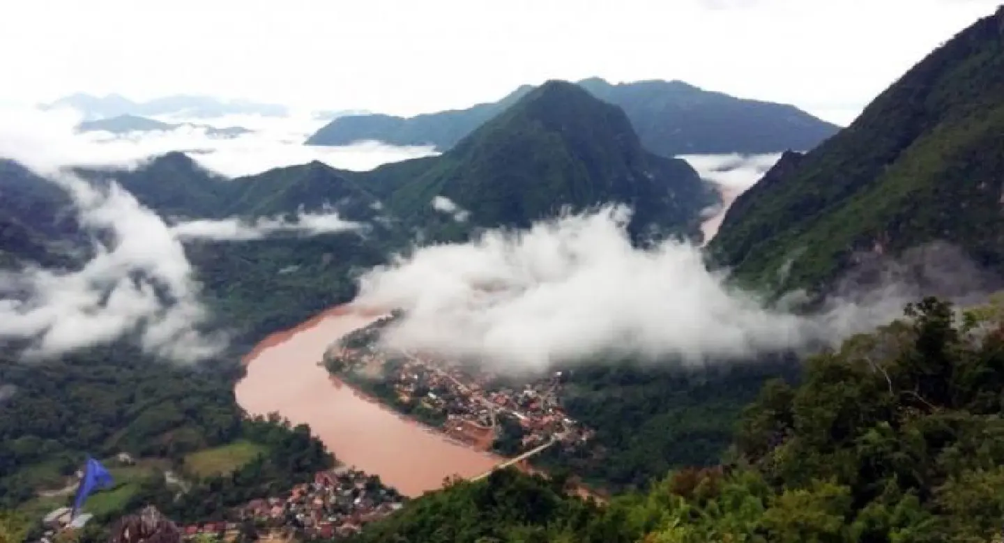 Phadeng, a breathtaking viewpoint in Vangvieng, Laos