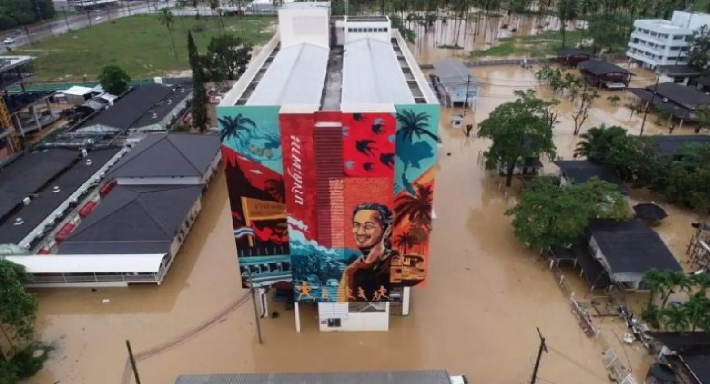 Floodwater at Bang Saphan Hospital subsides
