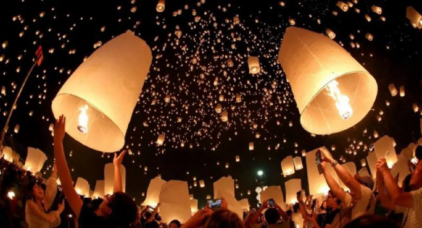 Sixty flights cancelled at Chiang Mai airport during flying lantern festival Sixty flights cancelled at Chiang Mai airport during flying lantern festival