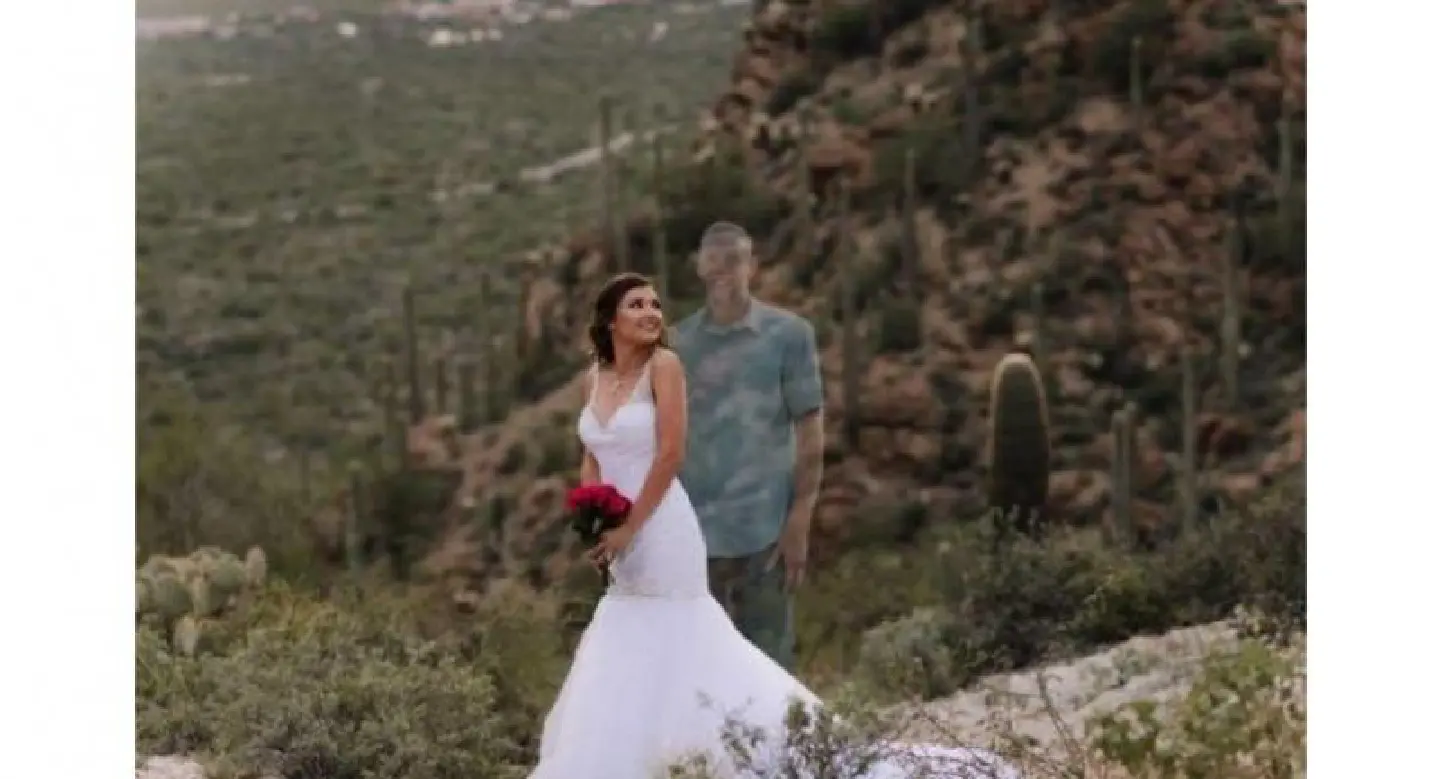 Woman honors late fiance with photo shoot on wedding day Woman honors late fiance with photo shoot on wedding day