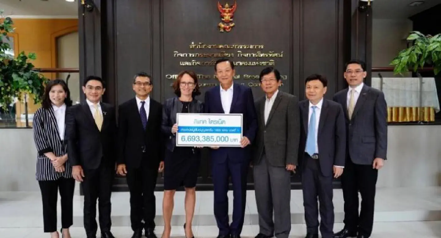 DTAC pays first instalment of 1800MHz licence fee DTAC pays first instalment of 1800MHz licence fee