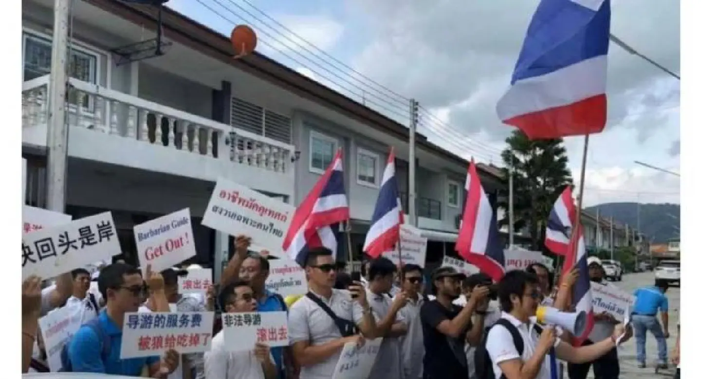 Chinese-speaking Thai guides take to Phuket streets