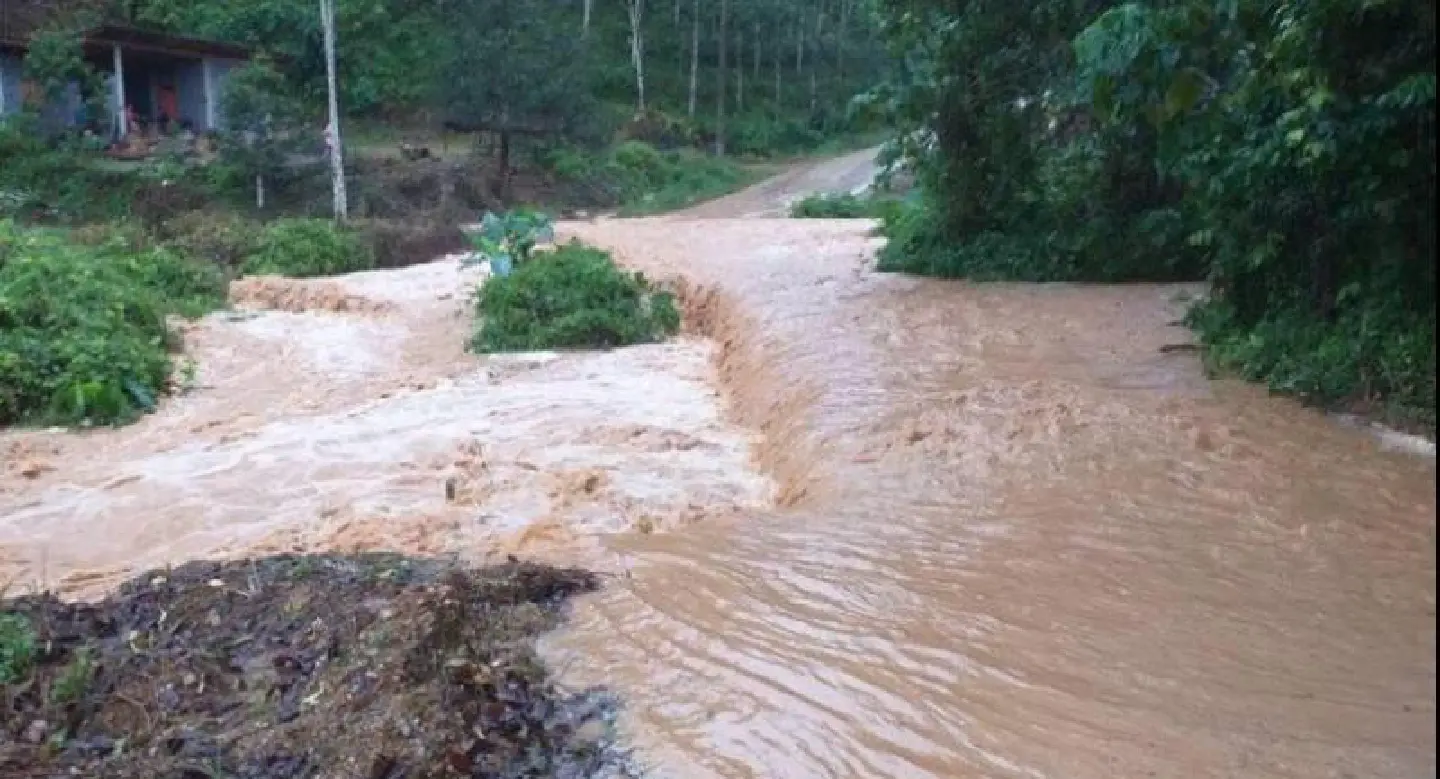 Nakhon Si Thammarat floods as hit by 100 millimetres of rain Nakhon Si Thammarat floods as hit by 100 millimetres of rain