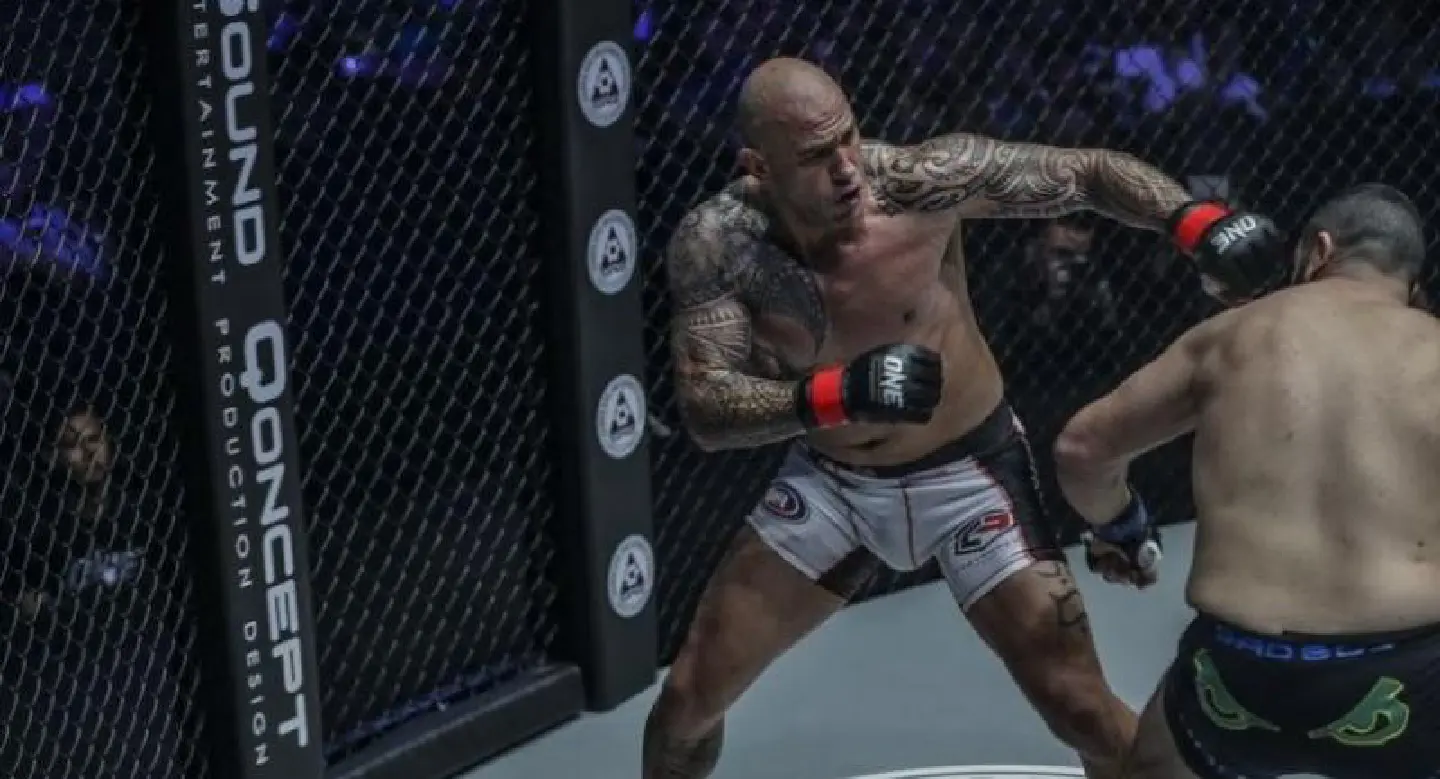 BRANDON VERA KNOCKS OUT MAURO CERILLI IN FIRST ROUND TO RETAIN ONE HEAVYWEIGHT WORLD CHAMPIONSHIP
