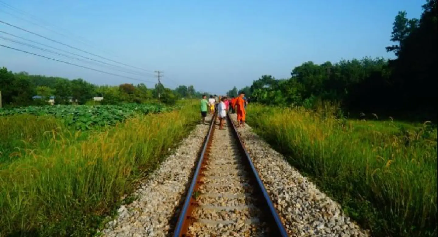 Phatthalung man killed by train Phatthalung man killed by train