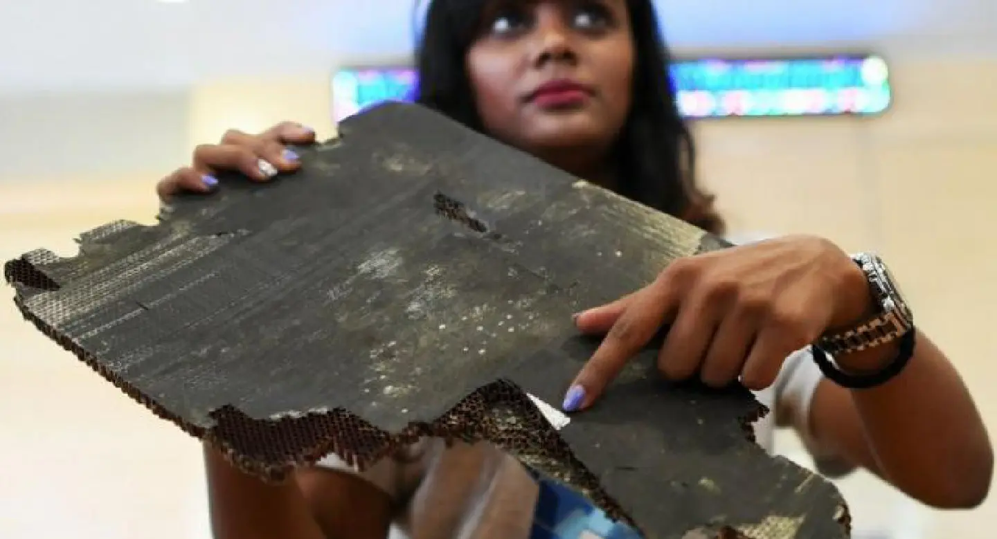Urgent : New-found debris believed from Flight MH370 handed to Malaysia govt